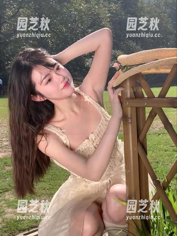 嗲囡囡 - 田冰冰吊带写真图册原图，尽情享受视觉盛宴.txt