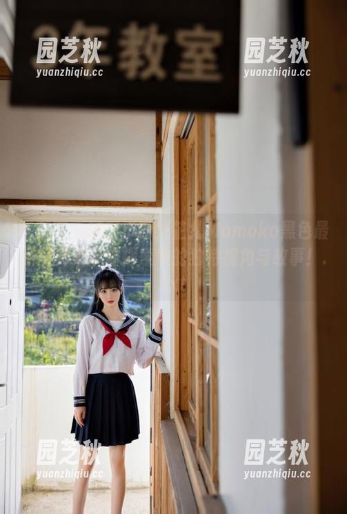 嗲囡囡 - 精彩不断！芷儿Momoko黑色最新写真集带你探索她的独特视角与故事！.txt