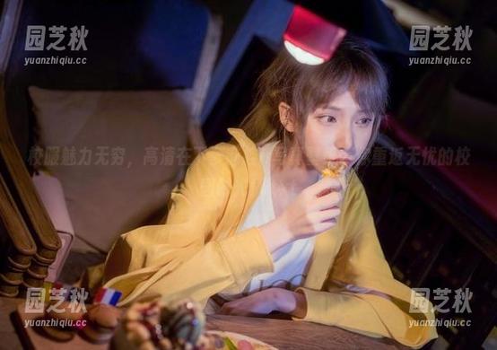 校服魅力无穷，高清在下萝莉控ii写真壁纸带你重返无忧的校园时光！.txt
