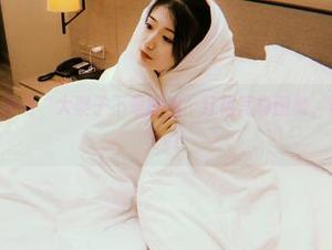不可错过的免费“大梨子不是御姐”红裙写真图集，速来欣赏！.txt