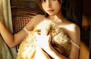 头条女神 – JennyR的蕾丝作品在线分享，带你领略时尚与韧性的完美结合.txt