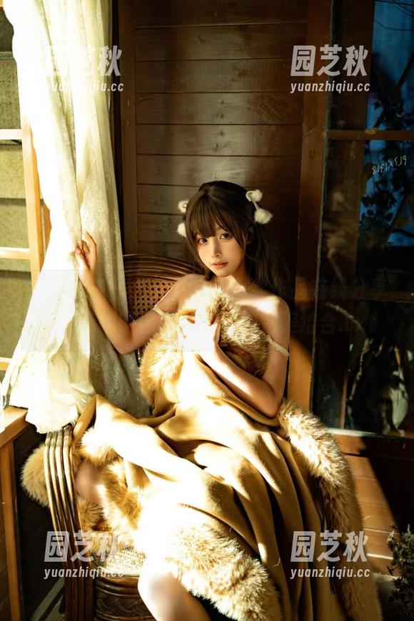 头条女神 - JennyR的蕾丝作品在线分享，带你领略时尚与韧性的完美结合.txt