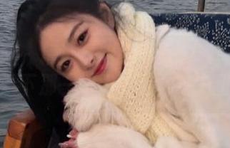 头条女神 – 精选易阳小仙女的写真作品集，记录下那一瞬间的温柔与力量.txt