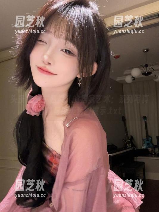 头条女神 - 赵灵儿的居家艺术：系列写真合集与绝美套图展示.txt