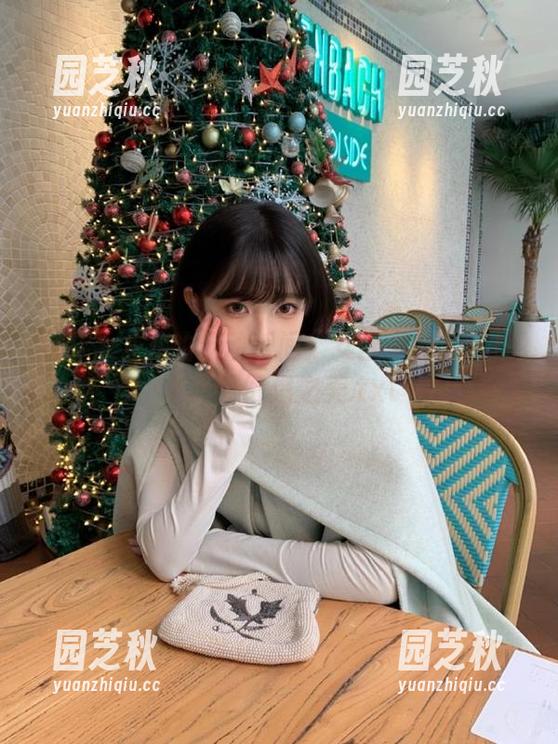 捕捉女主K的灵动瞬间：女巫主题精选图集尽显幻想之美.txt