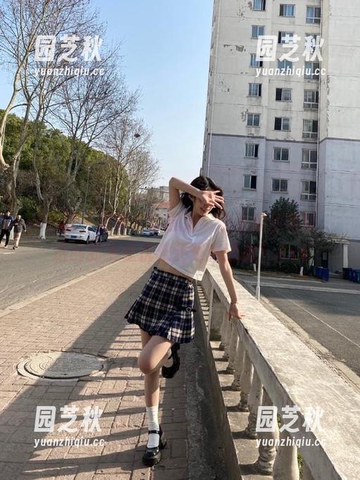 微密圈 - 最新资源曝光！奶雯黑色写真，这回的黑是优雅还是路边摊？.txt