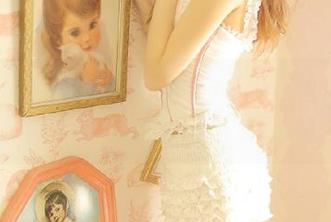 在透明的光影中，姜仁卿(강인경)的写真作品让人重新定义美与真实.txt