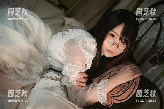 嫣嫣子兔女郎原图：看看这兔耳朵，果然是吸引力满分啊！.txt