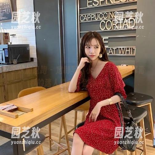 学妹加速跑 - 定制写真小琪学妹，演绎青春的迷人瞬间与别样风情.txt