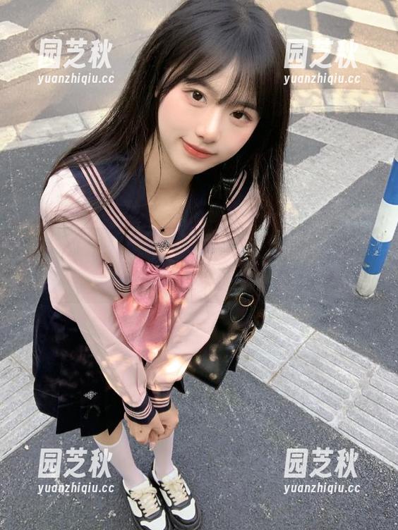微密圈 - 安妮yoo肉丝写真作品资源：每一张都是视觉与情感的完美融合.txt