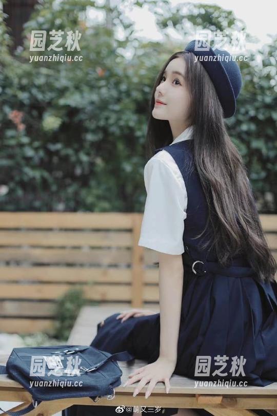 小和甜酒精美COS作品：明日方舟年夕旗袍双人御守精选写真大放送.txt
