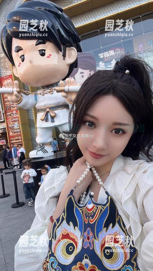 精选小女巫露娜普通镭射紫写真，捕捉她最动人的瞬间.txt
