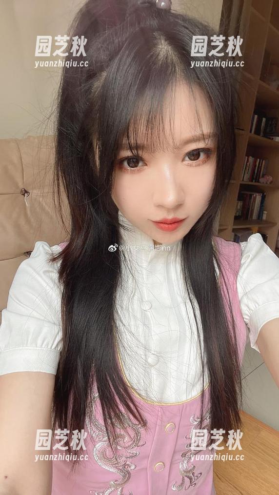 免费获取小女巫露娜的亮片裙肉丝图集，感受时尚与艺术的完美结合.txt