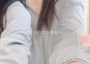 透视小女巫露娜的优雅：灰丝写真经典合集与丰富资源.txt