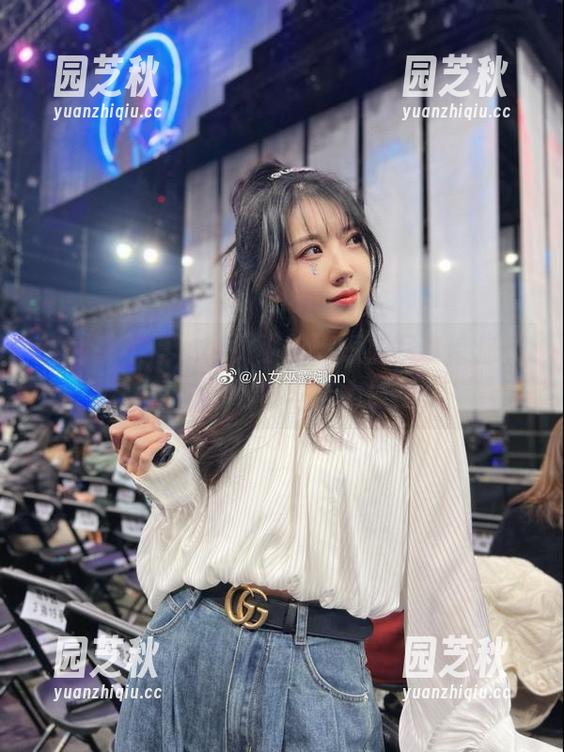福利享不停，小女巫露娜短裤写真带你感受夏日的热情与活力！.txt
