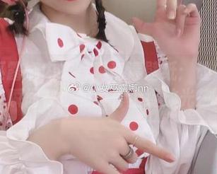 小女巫露娜内衣写真高清壁纸：让她的每一个瞬间在你的屏幕上绽放光芒.txt
