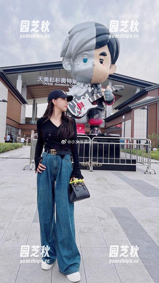 小女巫露娜水手服写真作品，精选时刻展现青春活力！.txt