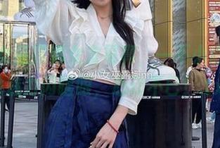 观看小女巫露娜女友写真，一不小心就被她的魅力闪瞎眼，心动不已！.txt
