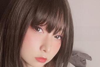 在线观看小泉学姐吖图集：女友的各种姿态，竟然让我沉迷其中.txt