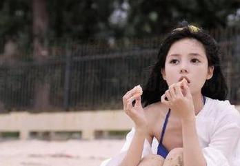 微密圈 – 小玉吃果冻携手软萌妹纸，高清写真集带你领略不一样的甜美风情，快来围观！.txt