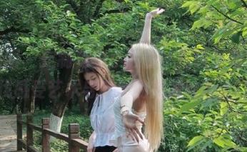 微密圈 – 定制写真小芯酱，跟随学姐的步伐感受艺术与自然的完美结合.txt