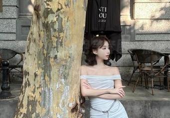 尤果网 – Sara泳衣绝美套图：热情夏日海滩上的性感魅力合集.txt