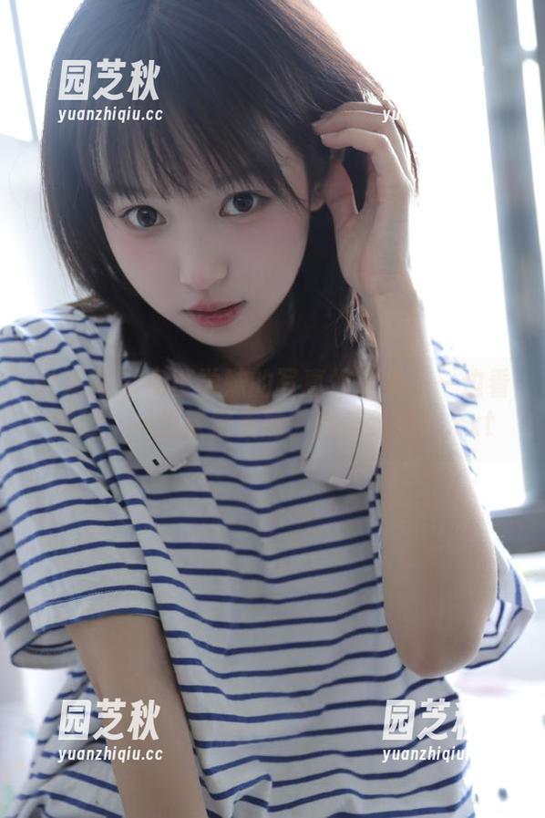 尤果网 - 佟蔓学妹的写真作品集：一边看笑话，一边欣赏美丽，完美结合！.txt