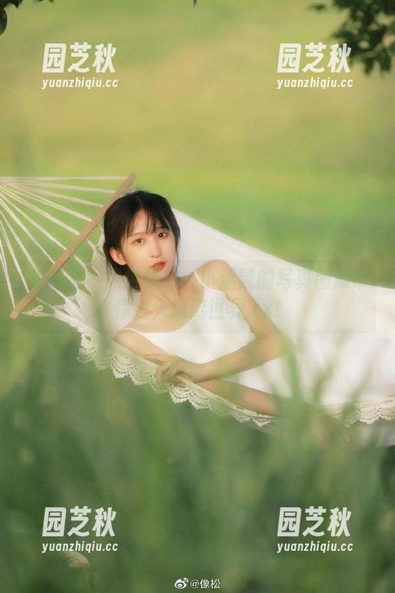 尤果网 - 黑色梦幻：小潘鼠的写真图册带你进入迷离世界.txt