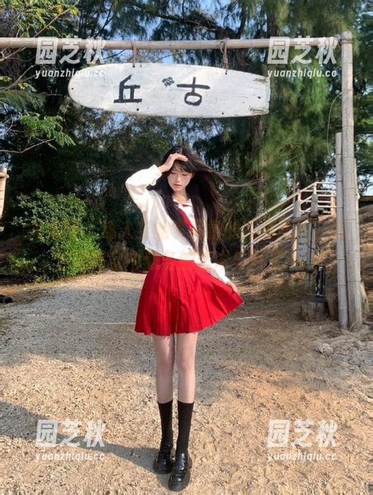 尤果网 - 迷人空姐李易童的写真照片，带你领略空中服务的艺术与风采.txt