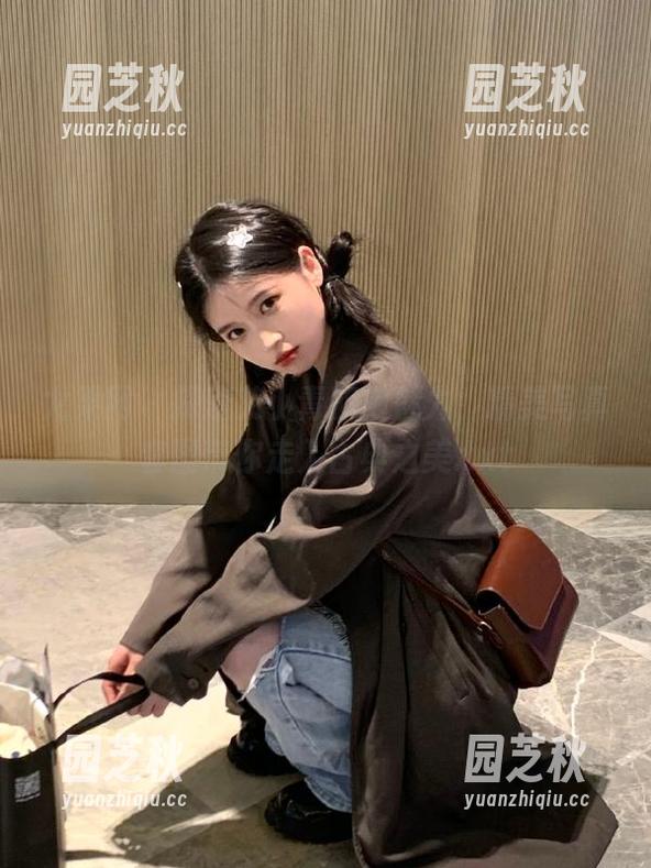 尤果网 - 探索艾小青旗袍魅力，精美写真套图带你走入古典之美.txt