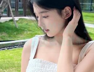 尤物馆 – 细腻与优雅的结合：孟狐狸FoxYini镂空写真图册新发布！.txt