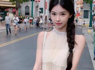 尤蜜荟 – 娜露Selena清纯写真图集全新上线，在线分享她的精彩瞬间.txt