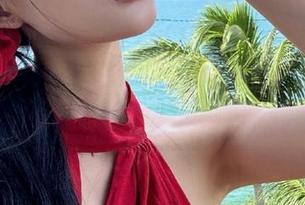 尤蜜荟 – 小海臀Rean带你游历教室：全套写真集尽显独特风格.txt