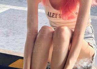 尤蜜荟 – 原图大曝光！张思允Nice的棉袜写真合集，笑点与时尚感并存的袜子之旅！.txt