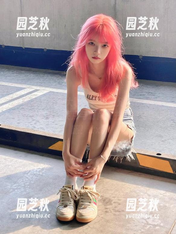 尤蜜荟 - 原图大曝光！张思允Nice的棉袜写真合集，笑点与时尚感并存的袜子之旅！.txt