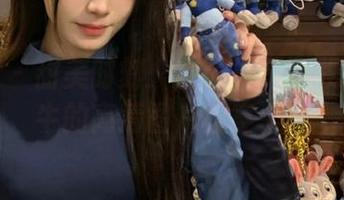 微密圈 – 甜美时刻：左公子666携斑点奶牛的高清图片盛宴.txt
