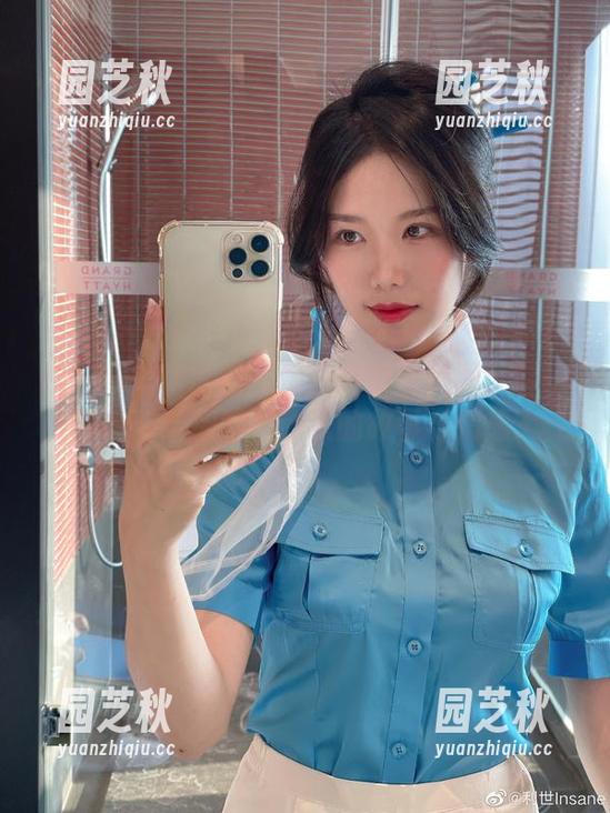 探索抖娘利世图书馆事件中的美图：每一张写真背后都藏着动人的故事与情感.txt