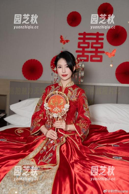 私拍魅力无限，抖娘利世黑金西域图片记录下的每一份惊艳.txt