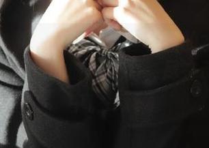 推女神 – 跟随Kiren_程程程的水手服写真，探索海边的时尚魅力，尽在动人套图中。.txt