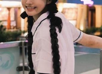 推女神 – 伍月yuer学妹定制写真：用镜头定格最美好的校园记忆.txt