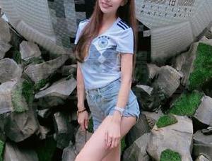 微密圈 – 从不同角度看提袜少女：多样化套装合集与图集大聚会.txt