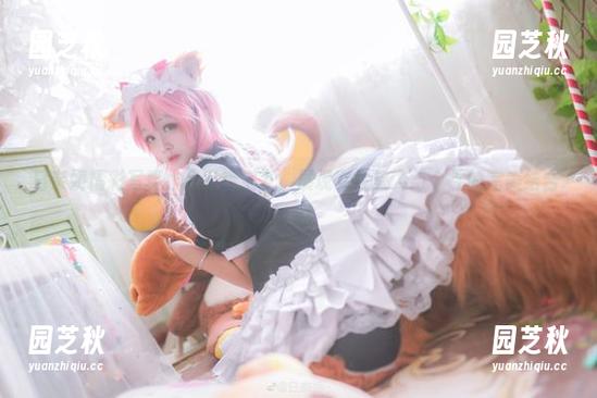 日奈娇精彩写真作品《镂空》，展现女性魅力与个性的完美结合.txt