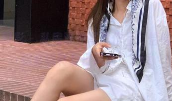 月下摄影 – 私房泳池写真作品，恰恰教你如何玩转夏日风情！.txt