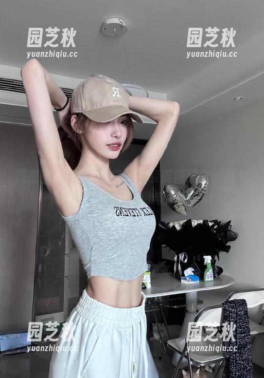 微密圈 - 李嘉欣97的泳装美图精选，展现她热辣的夏日风情与风采.txt