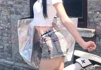 果团网 – 披上棉袜的梦想：龚玥菲全套图集展现别样的时尚风格.txt
