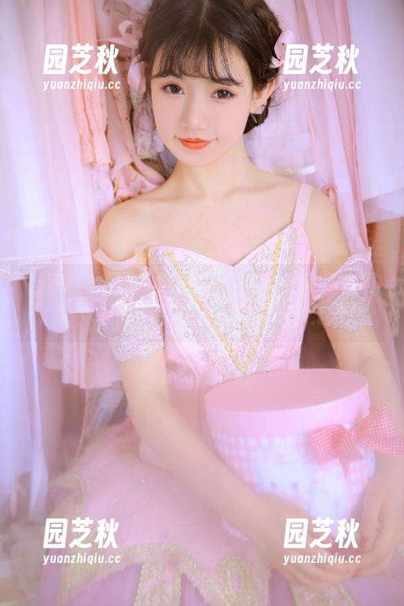 当蜜桃成熟时，果团网的写真作品让你明白：美丽和美味兼得的生活！.txt