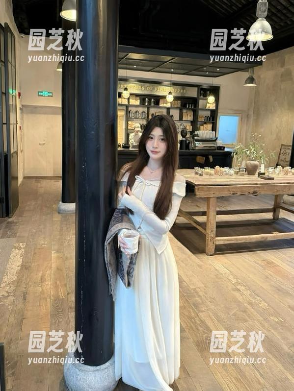 微密圈 - 桃沢樱呀高清合集，洞洞包臀裙里的诱惑无处不在！.txt
