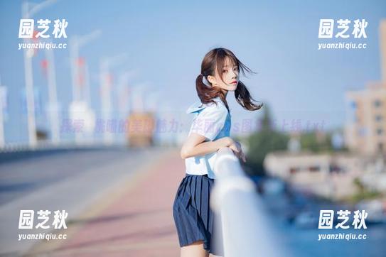 探索桜桃喵的美脚魅力：华丽cos图集新上线.txt