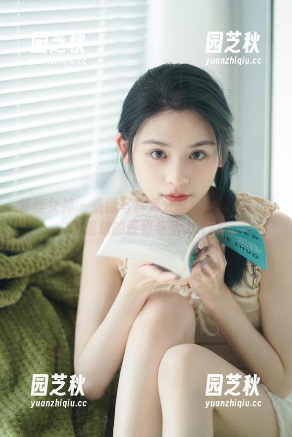 梦丝女神 - 最新写真集分享：雪馨在校园中绽放的青春与活力.txt