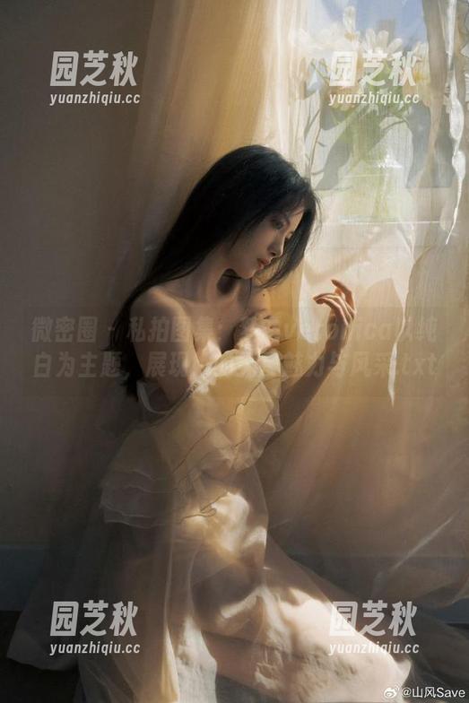 微密圈 - 私拍图集：梦露veronica以纯白为主题，展现她的无尽魅力与风采.txt